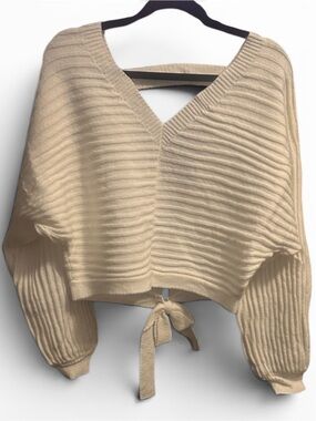 HYFVE Lg White Ribbed V-Neck Sweater with Open Tie-Back